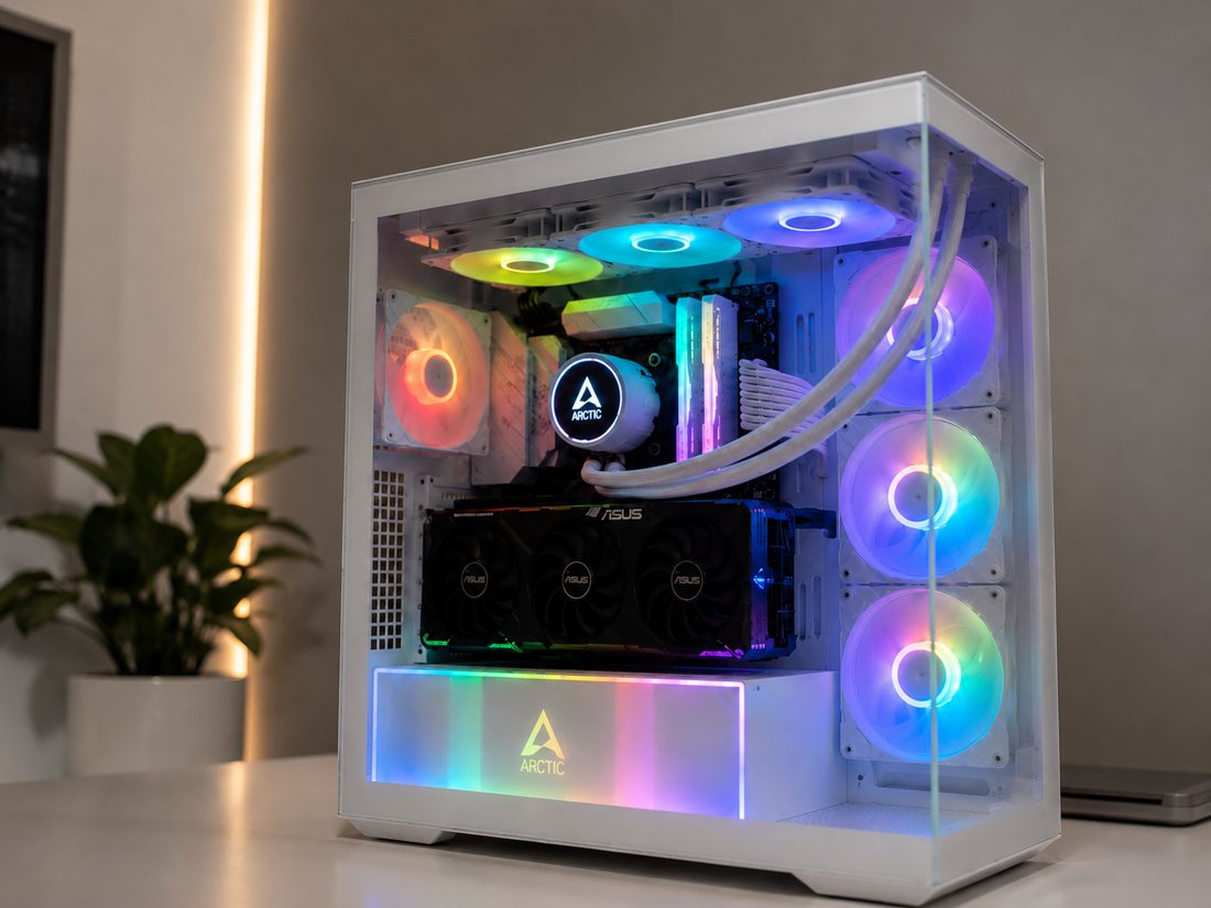 Witte workstation build met RGB-koeling, gebouwd door NA PC BUILDS